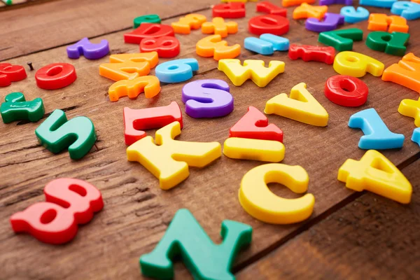 Letras magnéticas coloridas — Fotografia de Stock