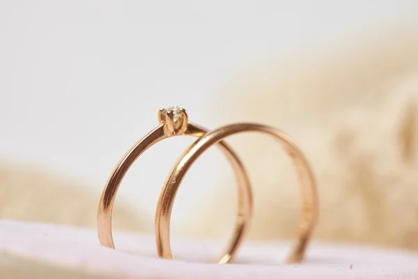 Dos anillos de oro — Foto de Stock