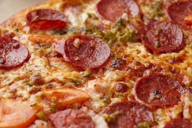 Sosis ile lezzetli Pizza