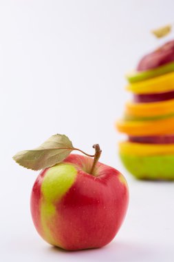 Kesilmiş meyve ve elma