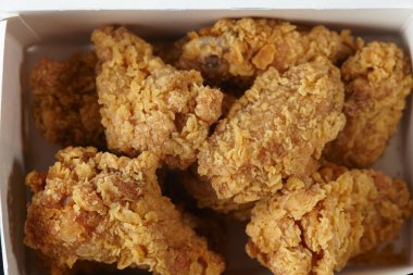 kızarmış tavuk budu derin