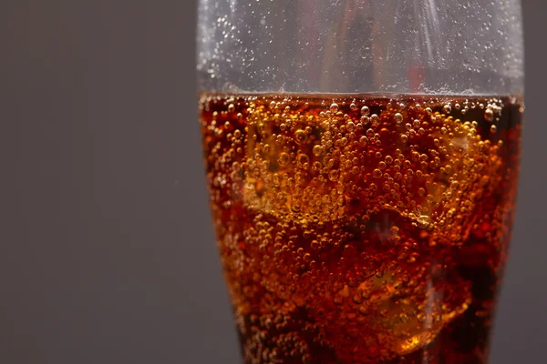 コーラと氷とウイスキー — ストック写真