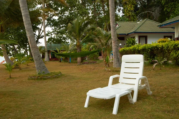 Hamaca bajo palmeras en Tailandia — Foto de Stock