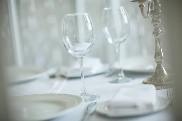 Zdobené slavnostní tabule v restauraci — Stock fotografie