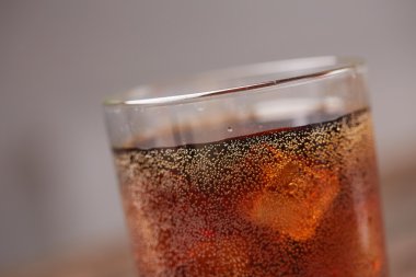 viski kola buz closeup ile