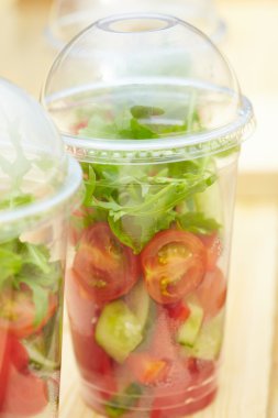 paket servisi olan restoran salata domates salatası