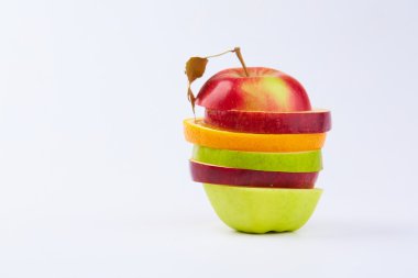 Beyaz arka plan üzerinde meyve kesme