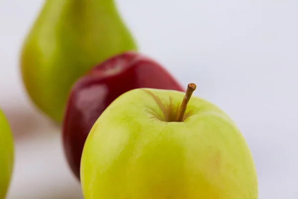 Früchte isolierter Apfel — Stockfoto