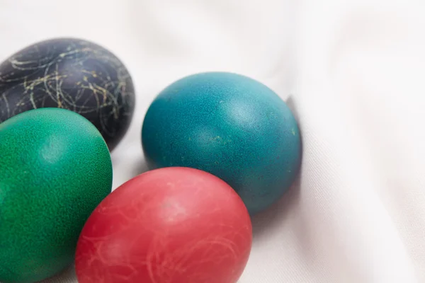Oeufs colorés dans la célébration de Pâques — Photo