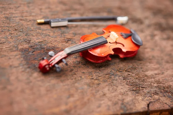 Violin på trä bakgrund — Stockfoto