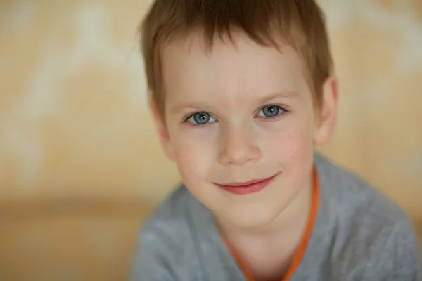 Portret de buen chico sonriendo — Foto de Stock