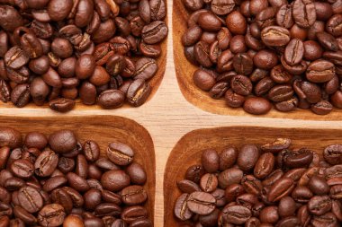 Kahve çekirdekleri tabakta