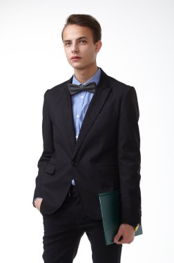 Klasör ile kendine güvenen genç işadamı 