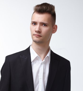 Kendine güvenen genç işadamı 