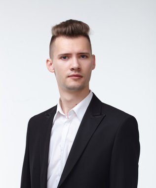 Kendine güvenen genç işadamı 