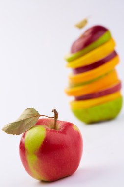 Kesilmiş meyve ve elma 
