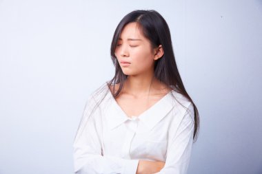 üzgün Çinli kadın