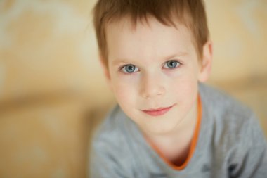 gülümseyen güzel çocuk