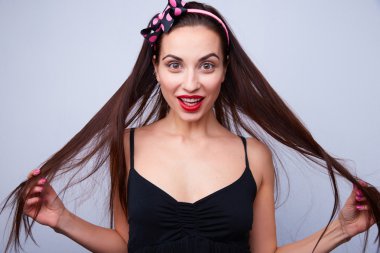 uzun saçlı seksi esmer