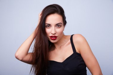 uzun saçlı seksi esmer