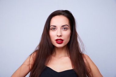 uzun saçlı seksi esmer