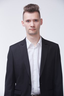 Kendine güvenen genç işadamı 