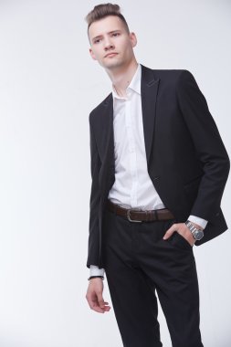 Kendine güvenen genç işadamı 