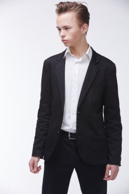 Kendine güvenen genç işadamı 