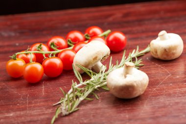 Kiraz domates ve mantar