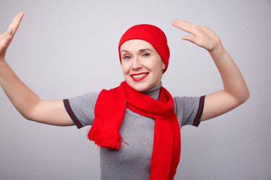 Güzel genç komik kadın.