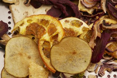 Lezzetli meyve cips karışımı