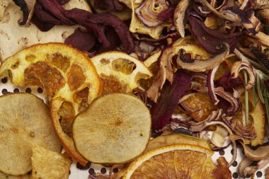 Lezzetli meyve cips karışımı