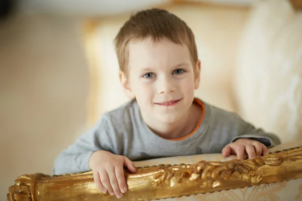 Mooie jongen lachend — Stockfoto