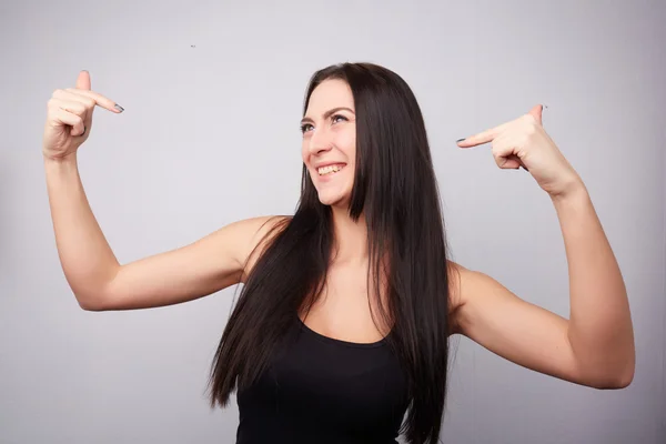 Frau zeigt auf sich selbst — Stockfoto