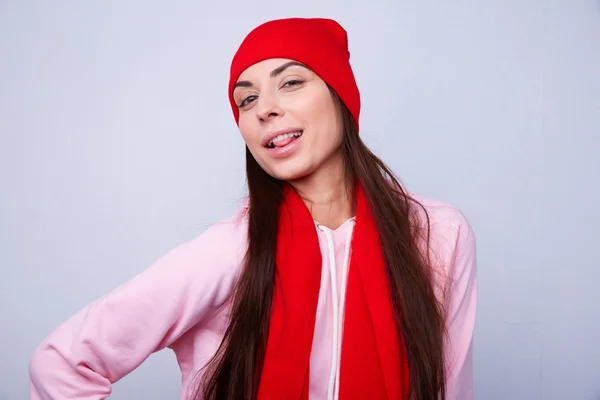 Menina de chapéu vermelho e cachecol — Fotografia de Stock