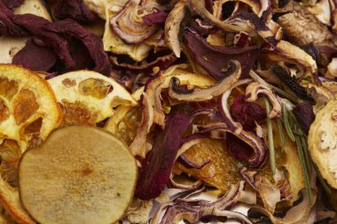 Lezzetli meyve cips karışımı