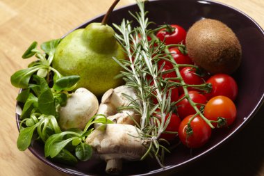 Taze domates, meyve, mantar 