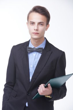 Klasör ile kendine güvenen genç işadamı 