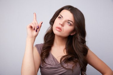 Güzel sarışın kadın fikri vardır