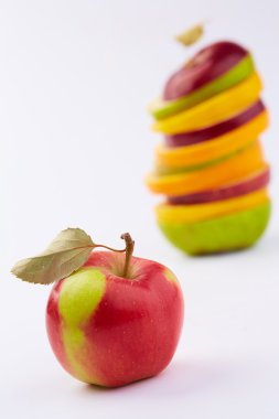 Kesilmiş meyve ve elma 