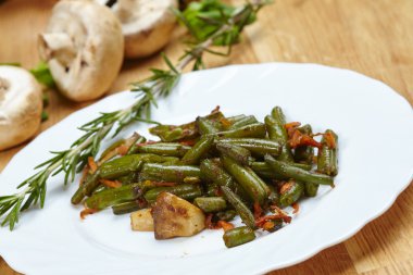 Mantar ile yeşil fasulye lezzetli Komposto