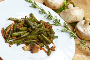 Mantar ile yeşil fasulye lezzetli Komposto