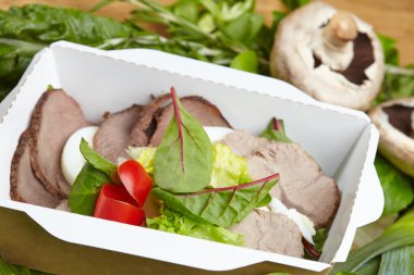 Sebze ve Yeşiller ile pişmiş et