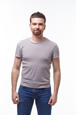 gülümseyen yakışıklı delikanlı 