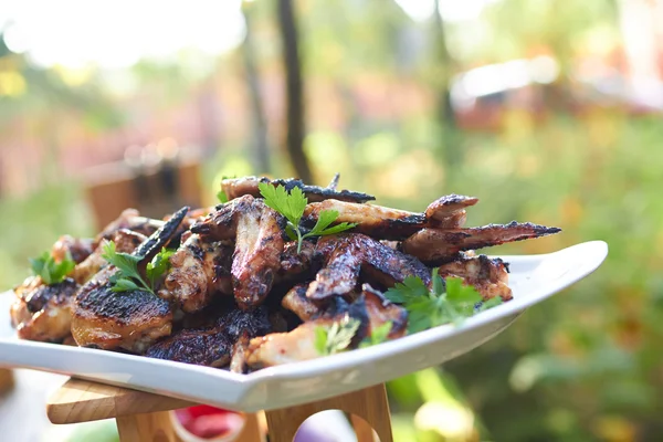 Asas de frango grelhadas — Fotografia de Stock