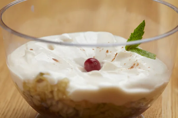 Dessertcreme in kleiner Schale — Stockfoto