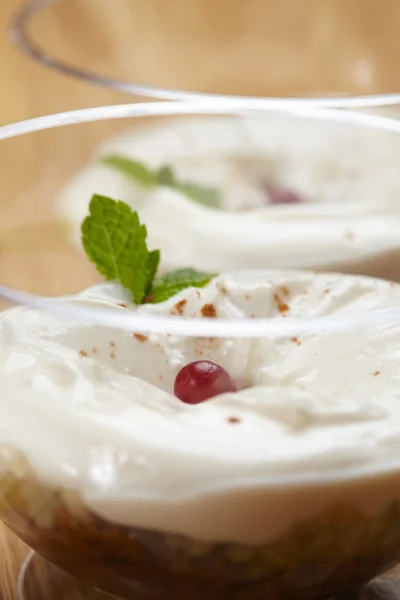 Dessert cream in small dishes — Stock Photo, Image