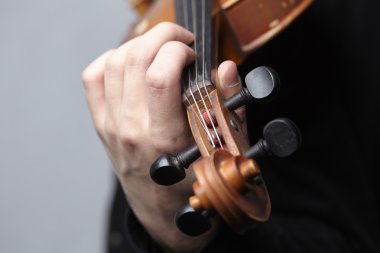 adam oyun keman 