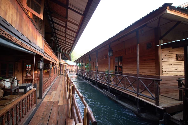 Rumah di atas air di Thailand — Stok Foto