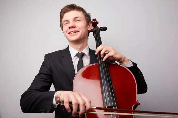 Homem tocando violoncelo — Fotografia de Stock